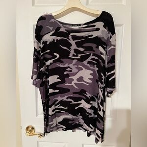 Vikki Vi Women's Short Sleeve Camouflage Top - Black and Gray